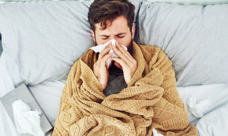 Prehlada je blaža, a virus prati jača temperatura i umor