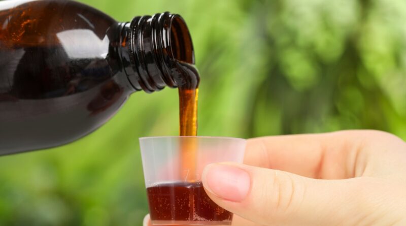 osoba sipa sirup za kašalj u čep